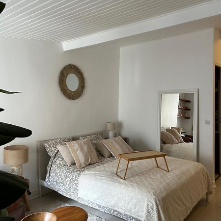 Grand Studio Entierement Renove Au Coeur De Paris Apartment Exterior photo