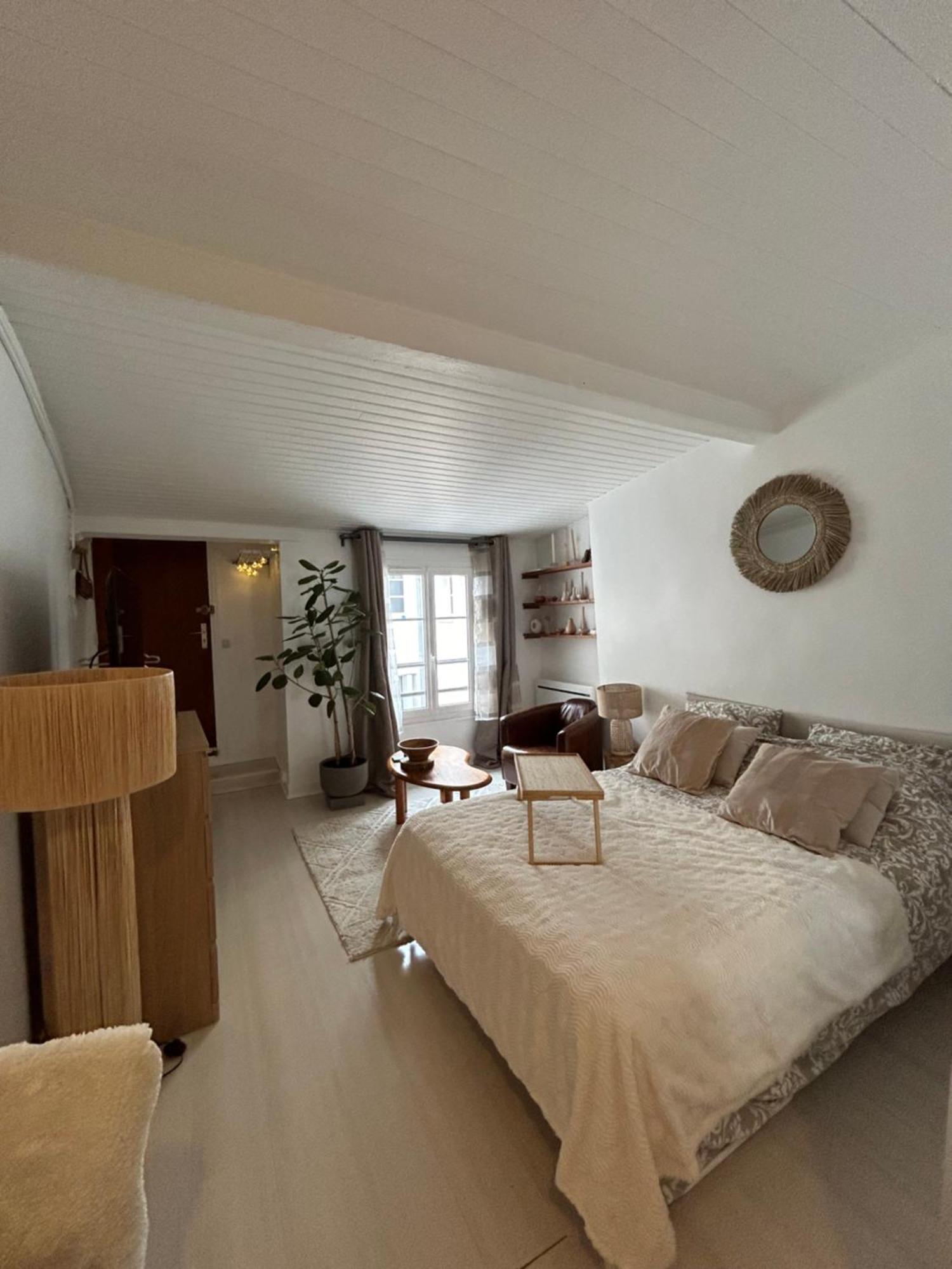 Grand Studio Entierement Renove Au Coeur De Paris Apartment Exterior photo
