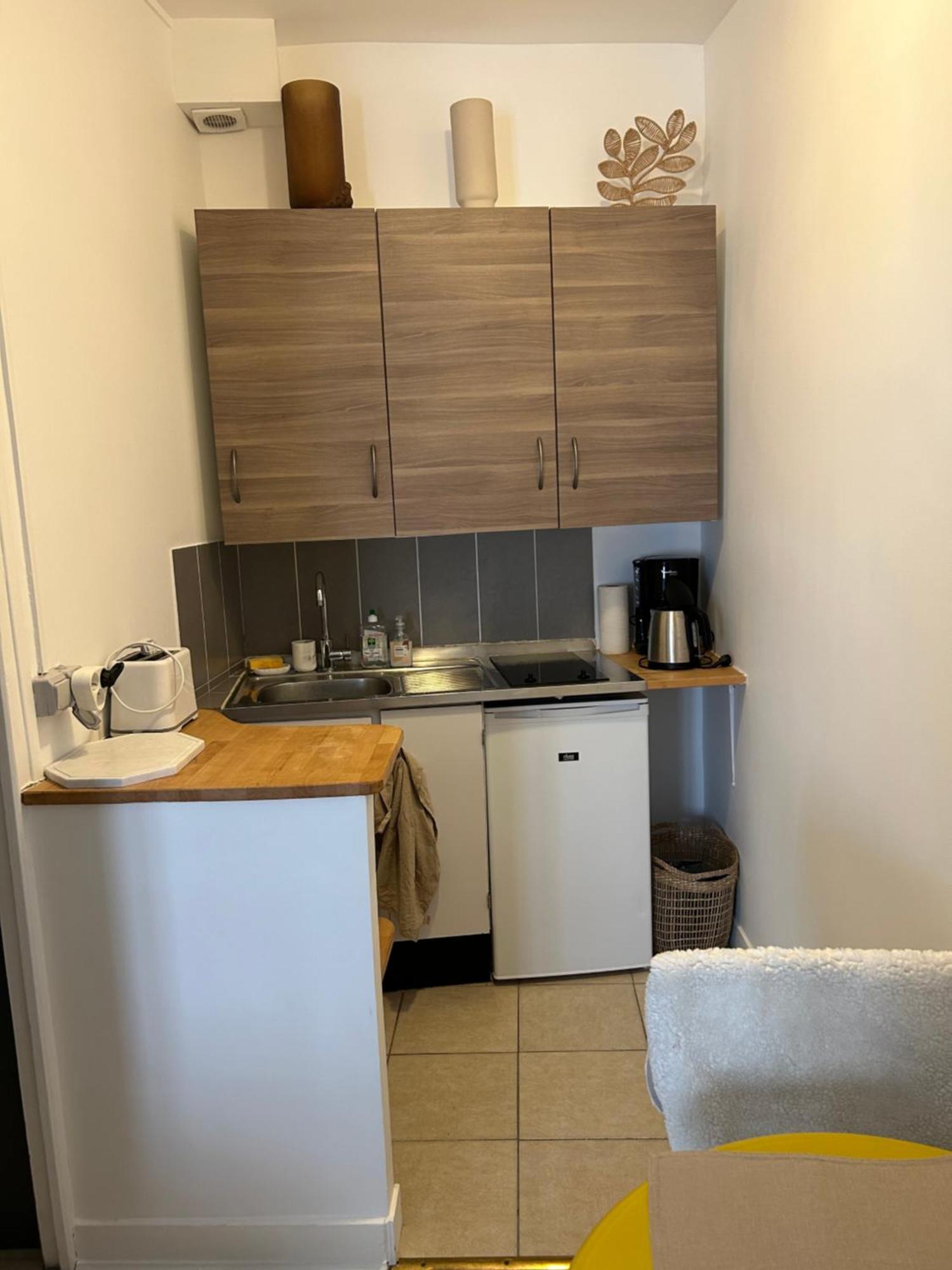 Grand Studio Entierement Renove Au Coeur De Paris Apartment Exterior photo