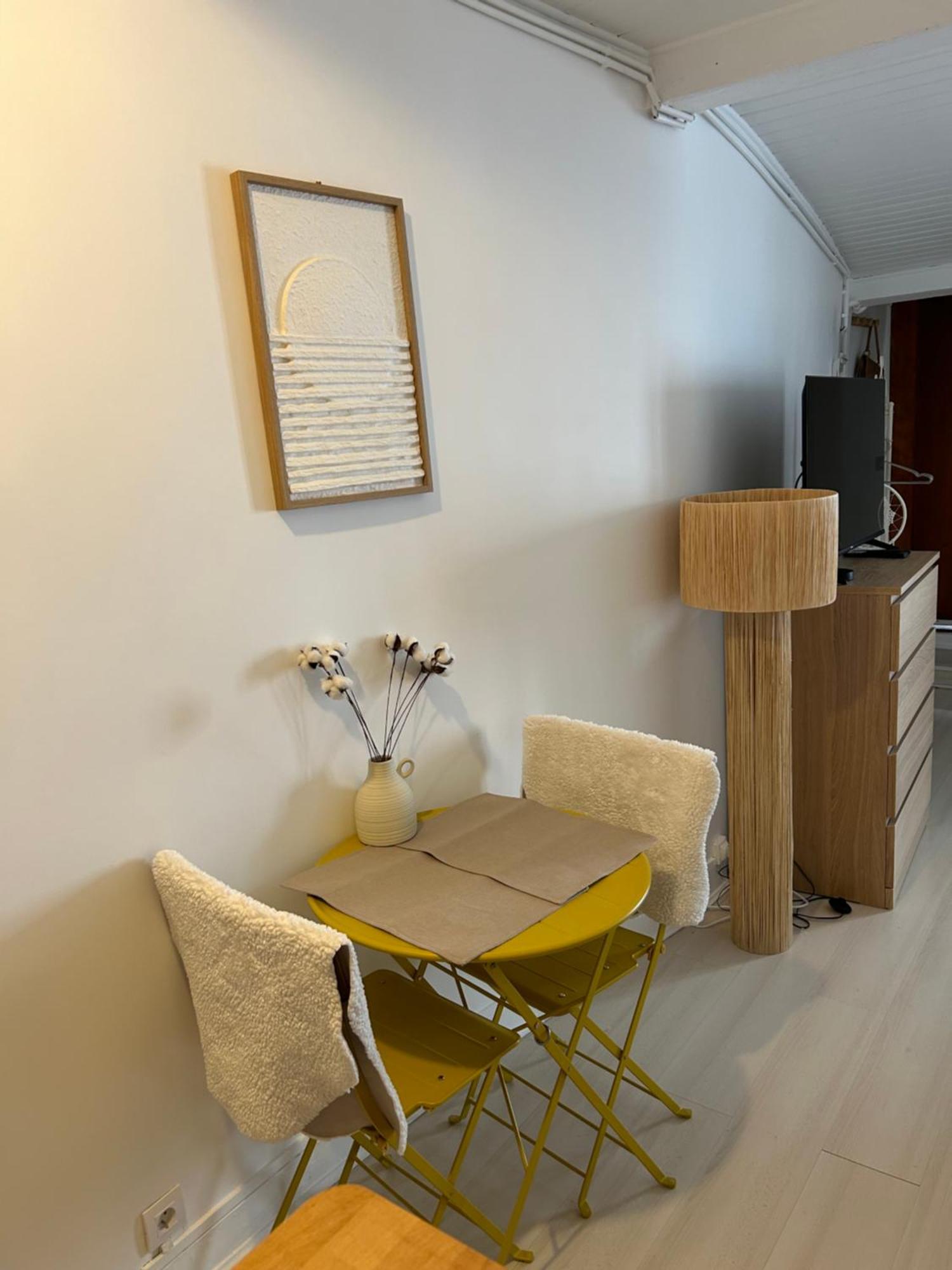 Grand Studio Entierement Renove Au Coeur De Paris Apartment Exterior photo